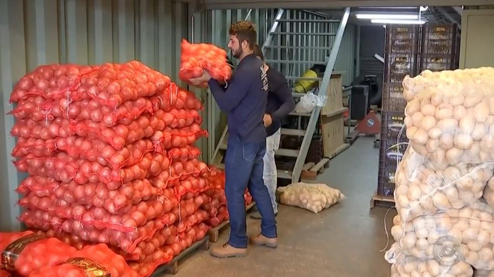 Consumidor do Centro-Oeste Paulista já sente reflexos da greve de caminhoneiros, Ceagesp, Bauru (Foto: TV TEM/Reprodução)