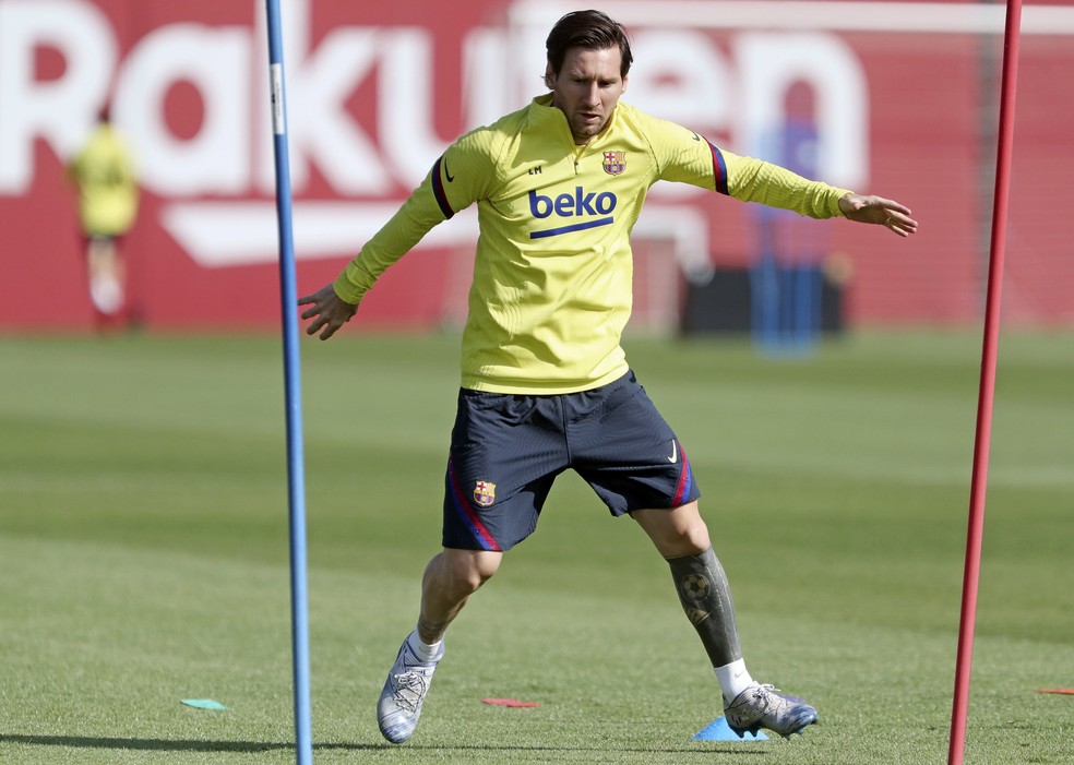 Messi treina no Barcelona — Foto: EFE/EPA/MIGUEL RUIZ / FC BARCELONA