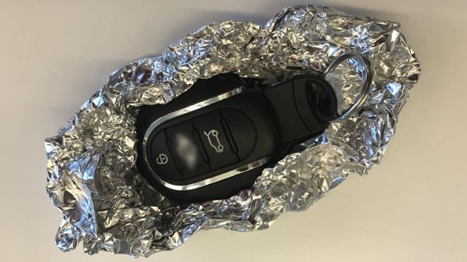 BBC - Chave de carro embrulhada em alumínio evita 