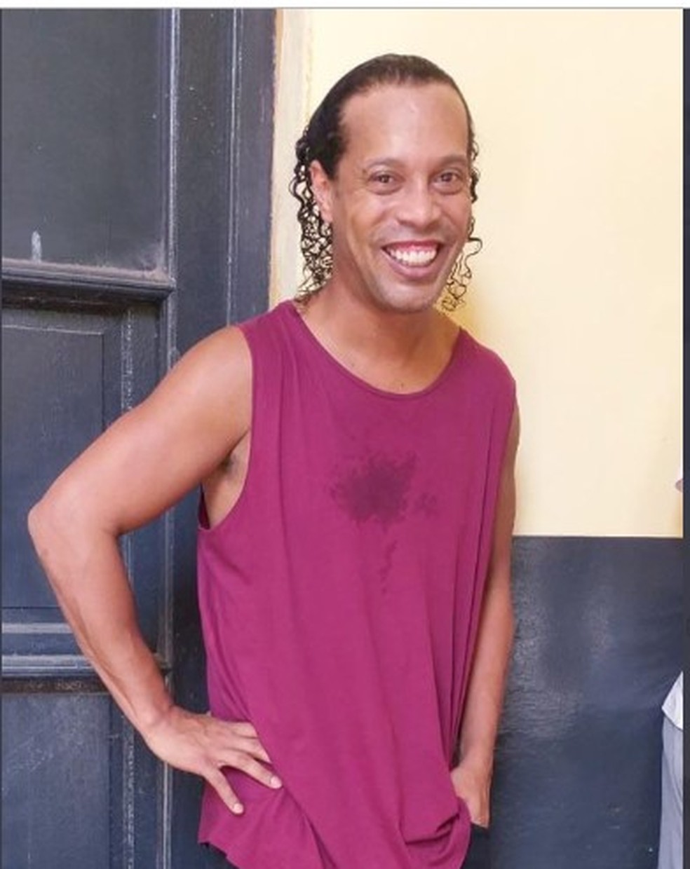 Imagem divulgada em rede social mostra Ronaldinho Gaúcho em penitenciária em Assunção, no Paraguai, em 9 de março de 2020 — Foto: Reprodução/Repollera