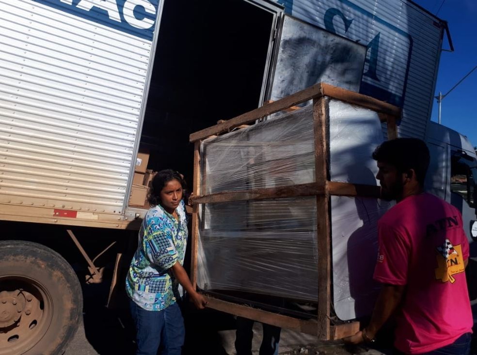 Mulher conta que teve que trabalhar descarregando caminhoÃµes para sustentar os filhos  (Foto: Adelcimar Carvalho/G1)