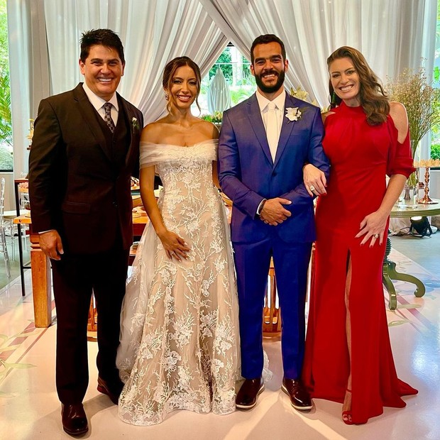 César Filho e Elaine Mickely são padrinhos de casamento da irmã de Patrícia Poeta (Foto: Reprodução/Instagram)