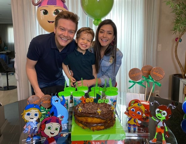 Thais Fersoza, Michel Teló e Teodoro (Foto: Reprodução/Instagram)