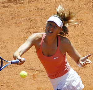Maria Sharapova x Carla Suárez Navarro na final do WTA Premier de Roma (Foto: AP)
