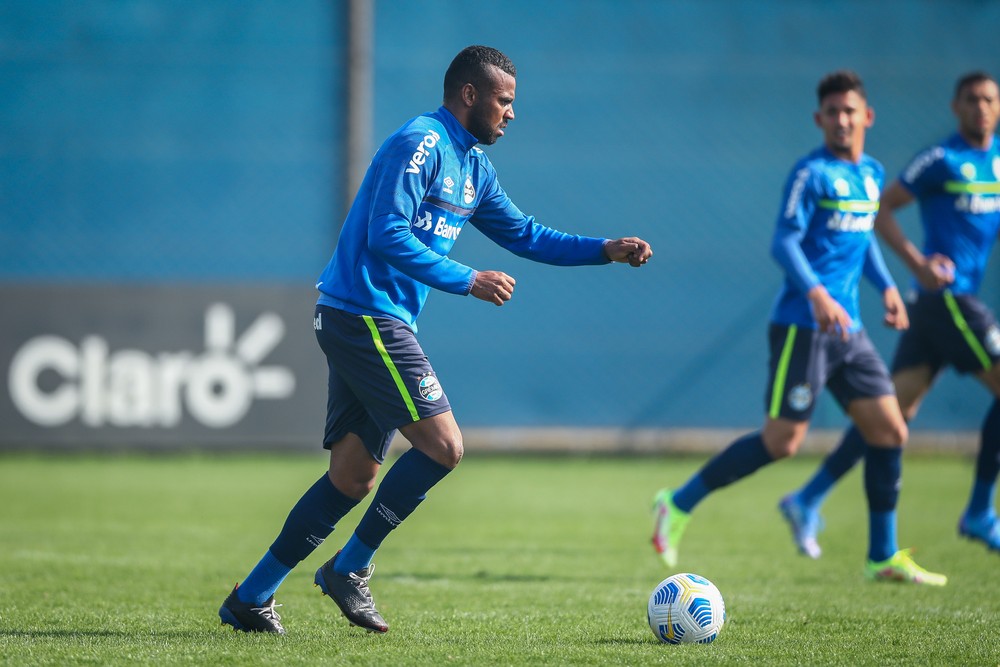Léo Gomes pode ser testado no time sub-21 antes de ter nova chance no Grêmio