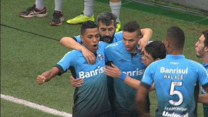 Pedro Rocha celebra gols relâmpago e divide méritos com grupo do Grêmio