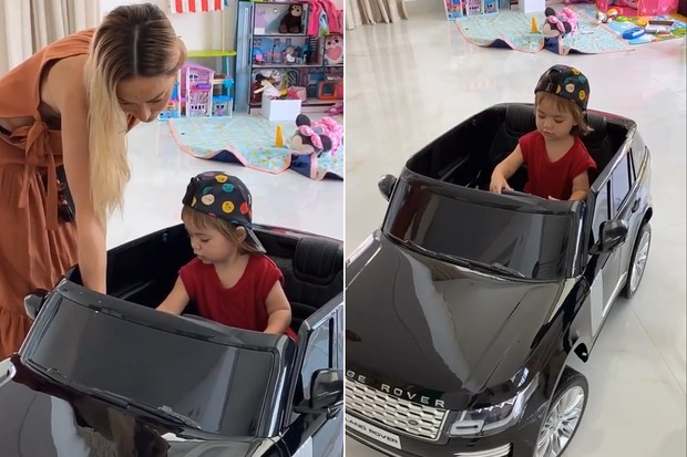 Zoe com carrinho elétrico (Foto: Reprodução/ Instagram)