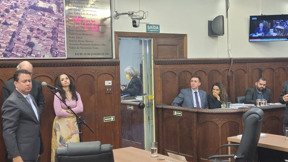 Vereadores precisaram se dirigir até o microfone para votação nominal acerca das acusações contra prefeita de Bauru — Foto: Luís Ricardo da Silva/Arquivo pessoal