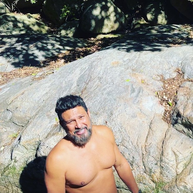 Adriano Medeiros, marido de Luiz Fernando Guimarães (Foto: Reprodução / Instagram)