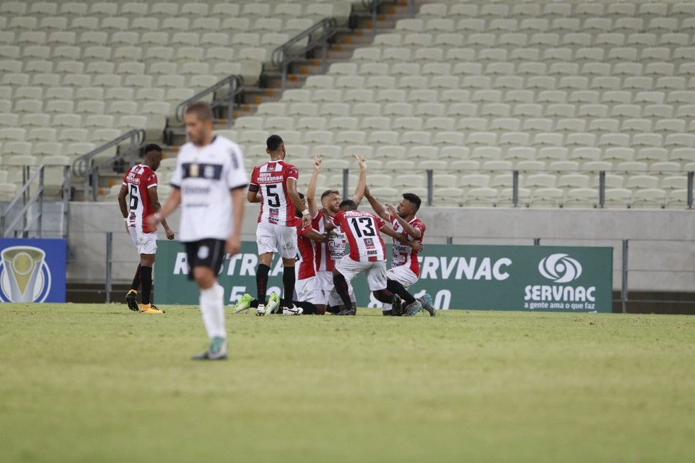 Galo vai precisar reverter uma vantagem do Ferroviário, que venceu por 3 a 0 o primeiro jogo da final da Série D (Foto: Kid Júnior / Agência Diário)
