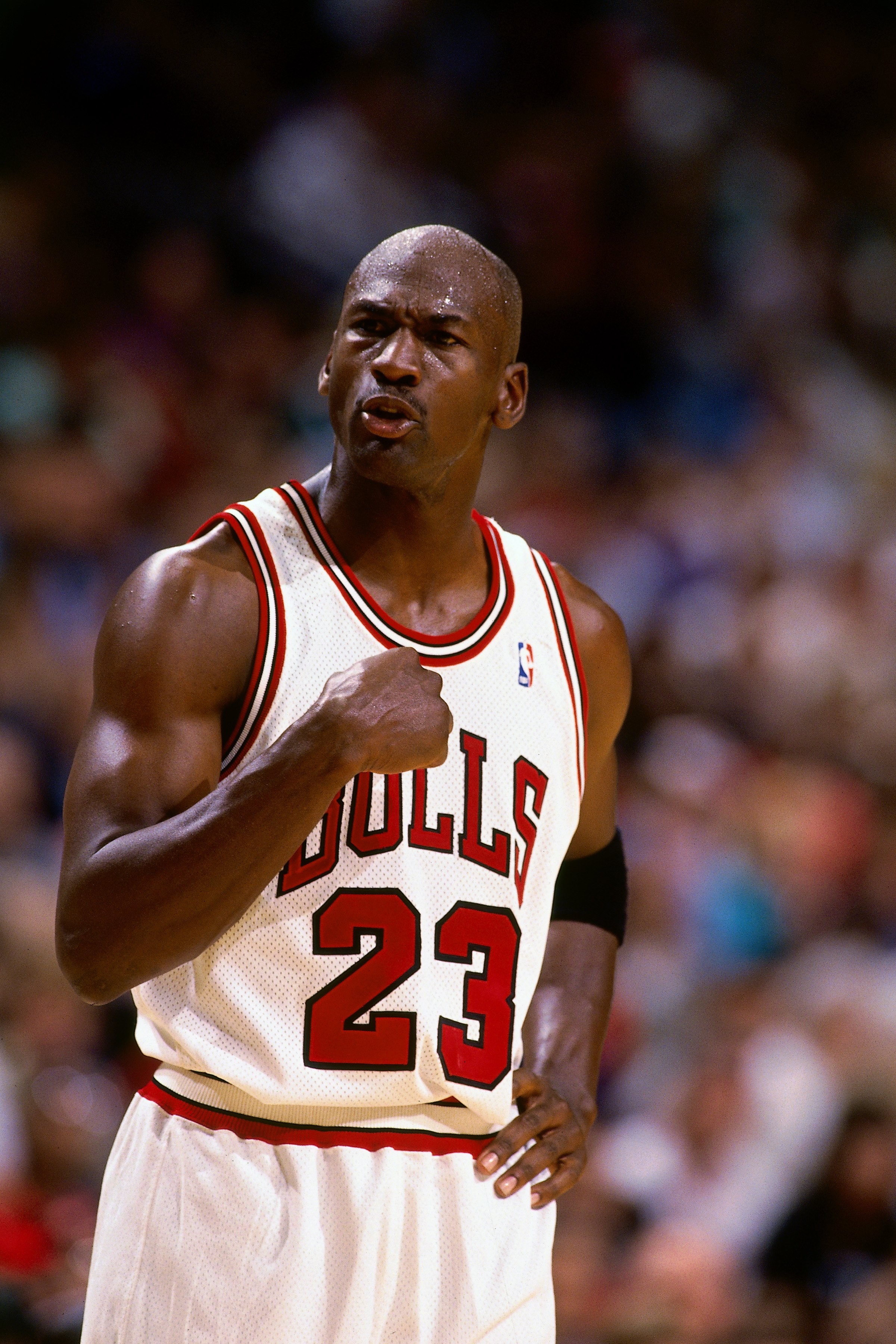 Michael Jordan em ação pelo Chicago Bulls em partida da NBA em 1995 (Foto: Getty Images)