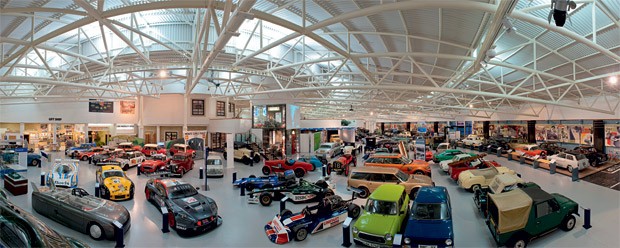 A maior coleção de carros da Inglaterra (Foto: Divulgação)