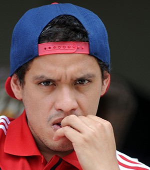 Hora do adeus: Cadu se despede dos companheiros em visita ao Ninho