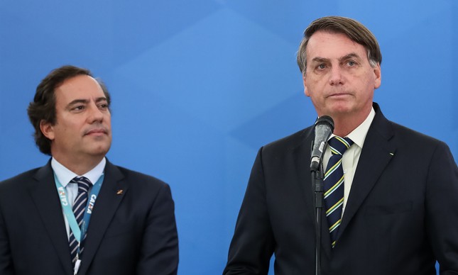Jair Bolsonaro e Pedro Guimarães durante coletiva de imprensa em março de 2020