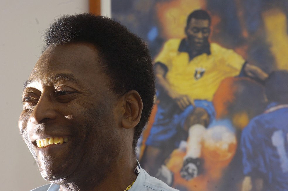 Pelé em entrevista sobre os 50 anos do título mundial de 1958. Foto de 29/5/08 — Foto: Fernanda Luz/Arquivo A Tribuna