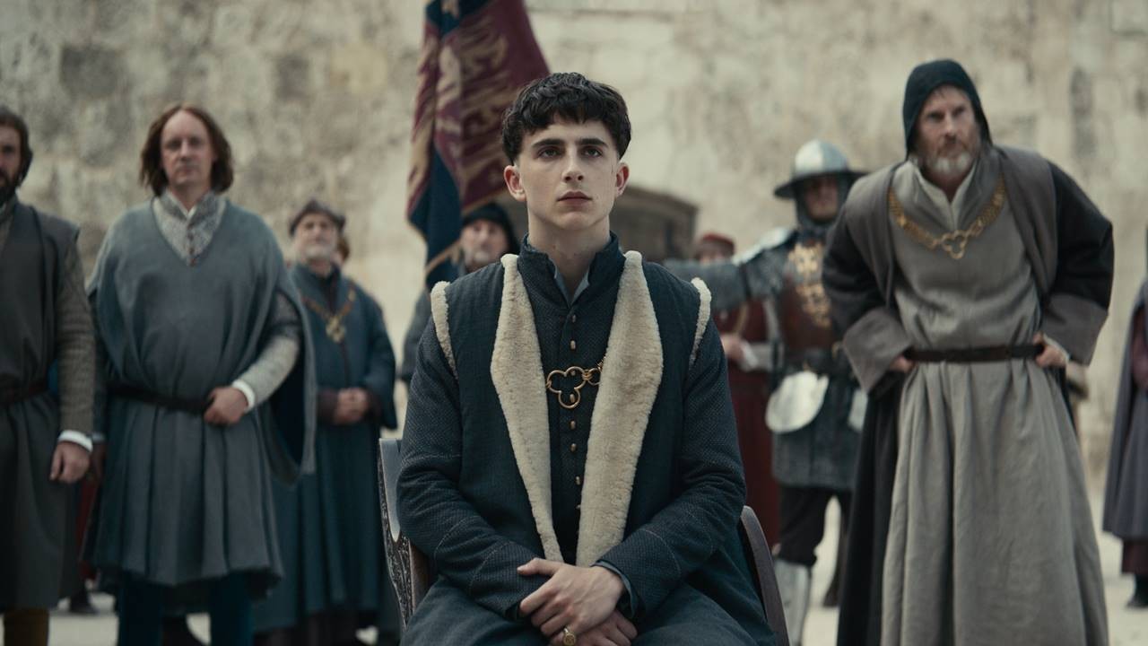 O ator Timothée Chalamet  como o Rei Henrique V no filme 'The King' (Foto: Reprodução)