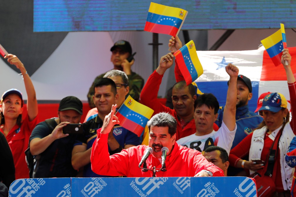 O presidente venezuelano, Nicolás Maduro, discursou neste sábado (23) em Caracas, quando afirmou que opositores que tentam entrar com ajuda humanitária são "traidores" e anunciou o rompimento das relações com a Colômbia.  — Foto: Reuters/Manaure Quintero 