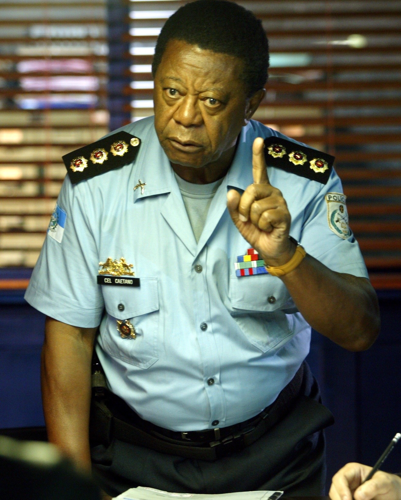 Milton Gonçalves no seriado policial "Força Tarefa", de 2009  — Foto: Fábio Rossi / Agência O Globo