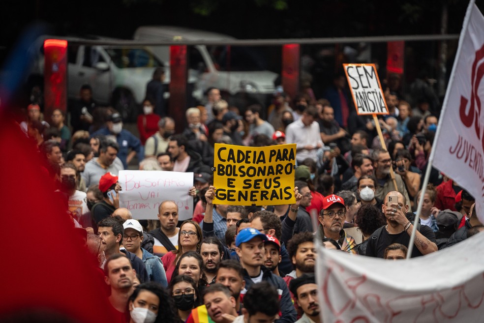 Protesto pela democracia na Avenida Paulista — Foto: Fábio Tito/g1
