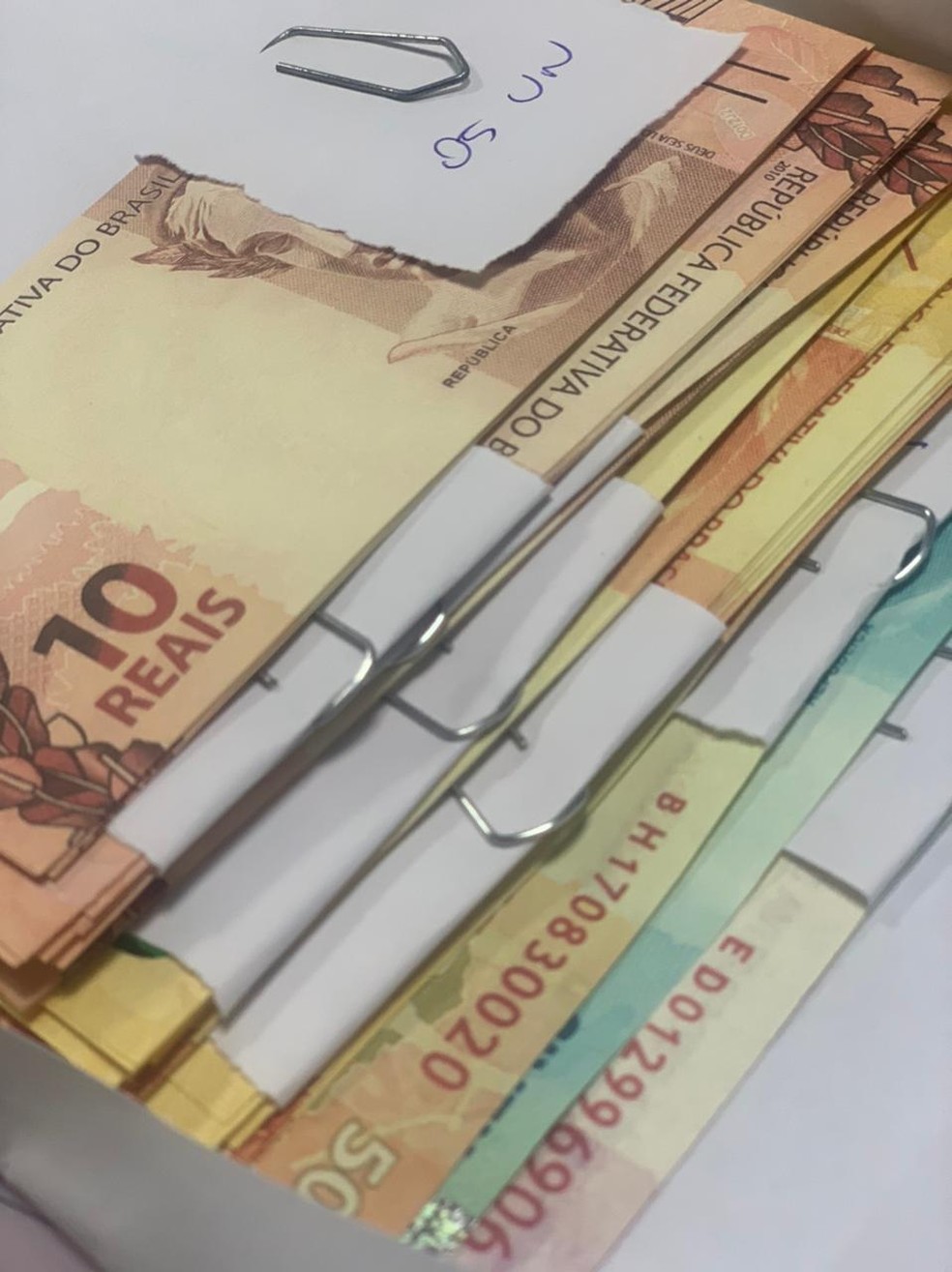 Dinheiro falso foi apreendido e homem foi preso no Bairro Cristo Redentor, em Fortaleza. — Foto: Polícia Federal/Divulgação 