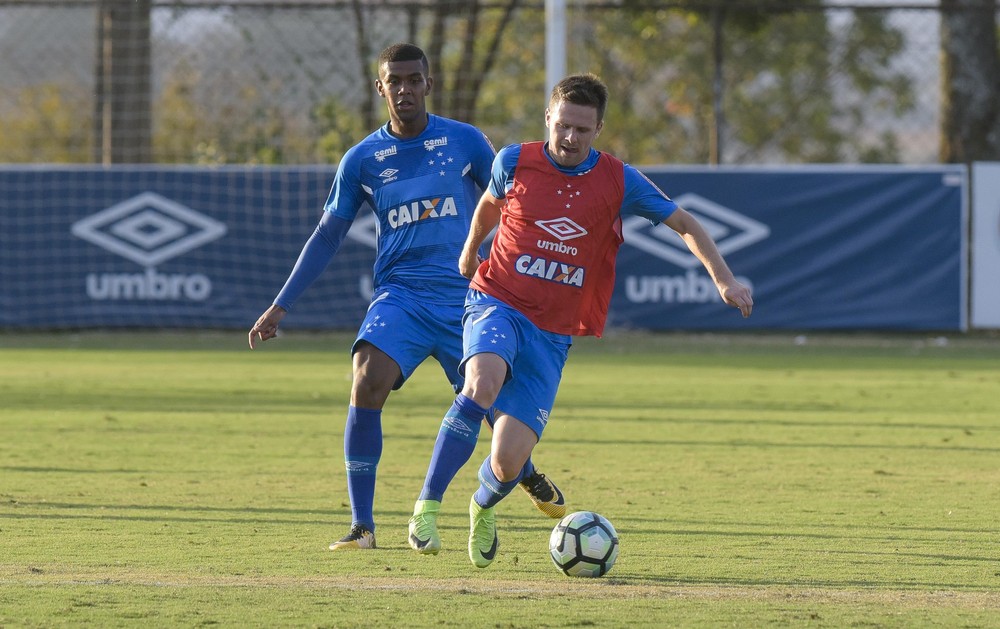 Recuperado de cirurgia, Ezequiel trabalha a parte física durante as férias