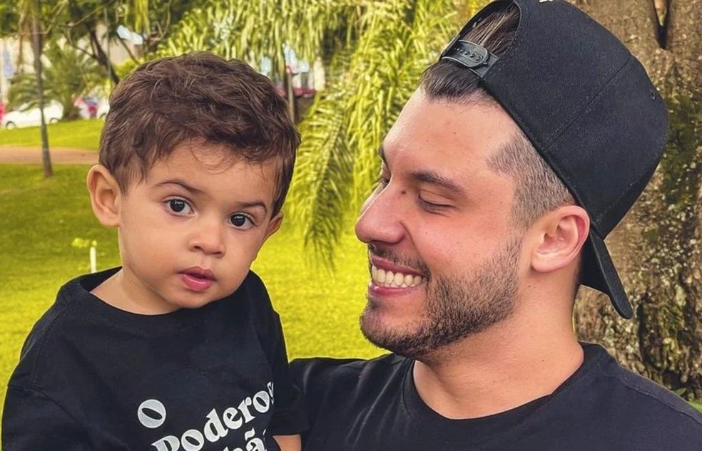 Murilo Huff com o filho, Léo, fruto do seu relacionamento com Marília Mendonça — Foto: Reprodução/ Instagram