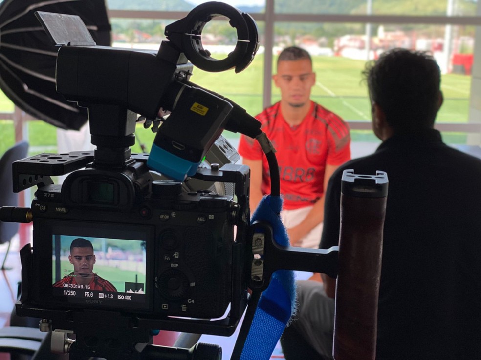 Andreas Pereira em entrevista ao Globo Esporte — Foto: Cahê Mota / GE