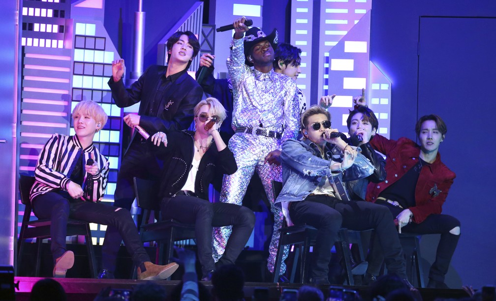 Lil Nas X e BTS cantam no Grammy 2020 — Foto: Matt Sayles/Invision/AP