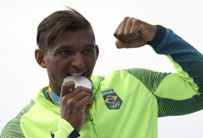 Isaquias Queiroz prata canoagem Olimpíada Rio (Foto: Damir Sagolj / Reuters)
