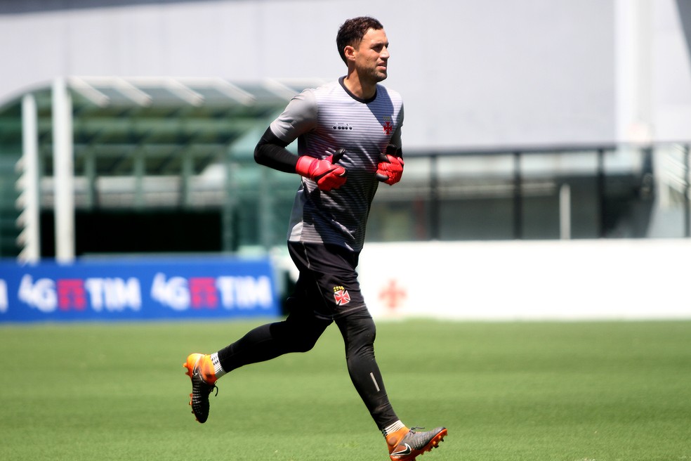 Martin Silva no treino da manhã desta segunda (Foto: Paulo Fernandes/Vasco)