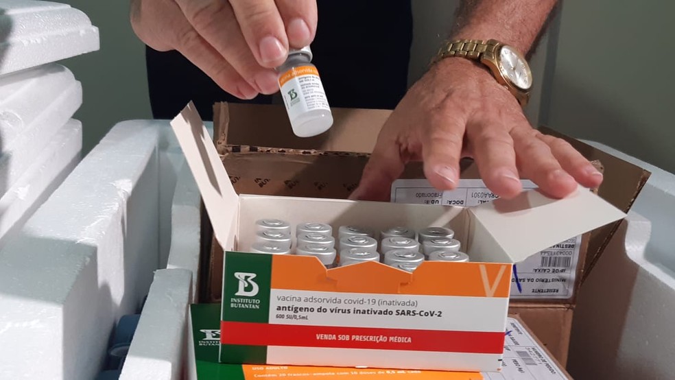 Vacina CoronaVac doses frascos Natal RN Covid-19  — Foto: Sérgio Henrique Santos/Inter TV Cabugi