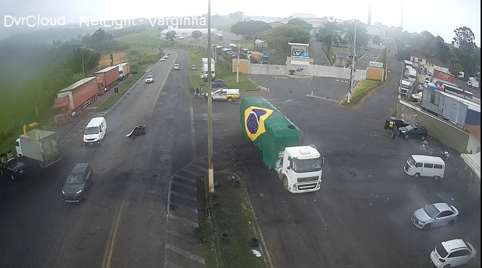 Manifestação de apoiadores de Bolsonaro terminou por volta de 15h em Varginha — Foto: Divulgação / Grupo Fonelight