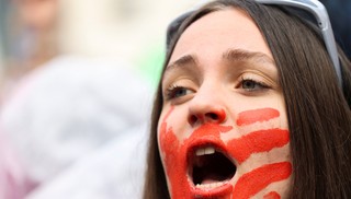 Uma mulher morta a cada 6 horas no Brasil: país bate recorde de feminicídios em 2022