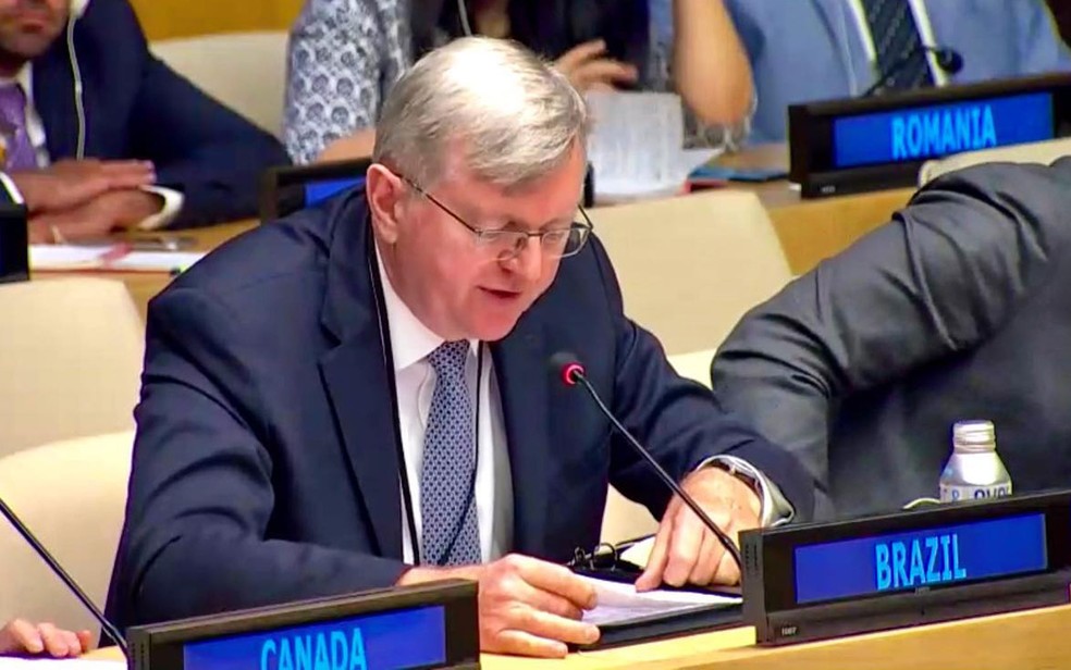 Nestor Forster durante encontro na ONU, em 22 de agosto — Foto: Reprodução/Facebook/Embaixada do Brasil em Washington