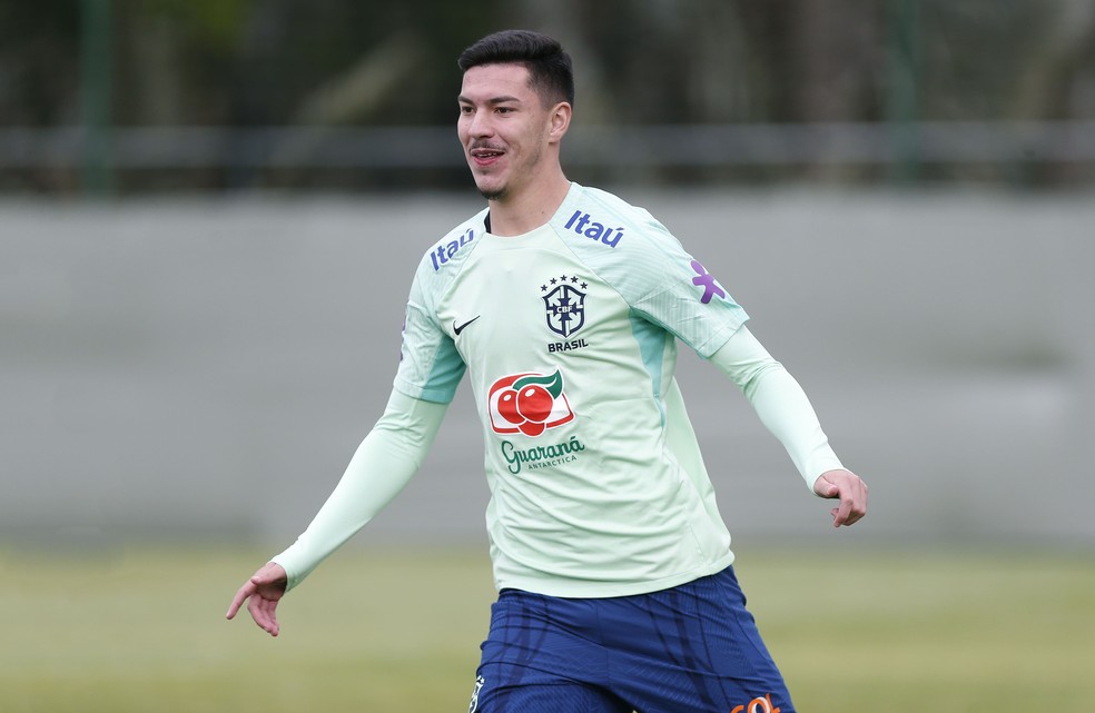 Jean Pedroso com a camisa da seleção brasileira — Foto: Divulgação/Coritiba