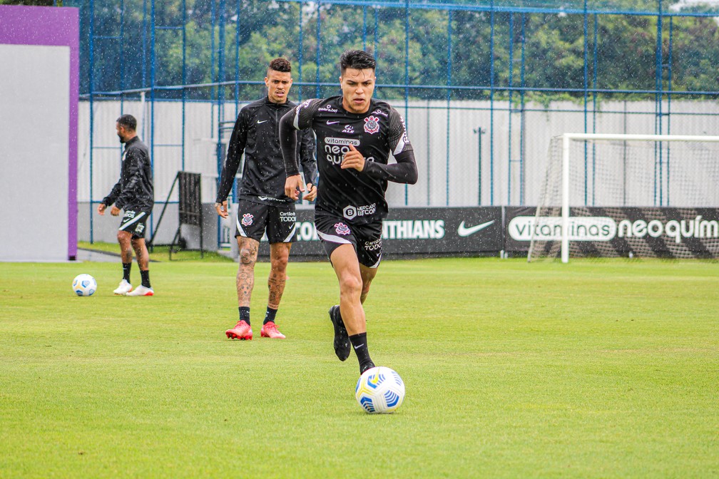 Cantillo tem incômodo muscular e vira dúvida, veja a provável escalação do Corinthians 