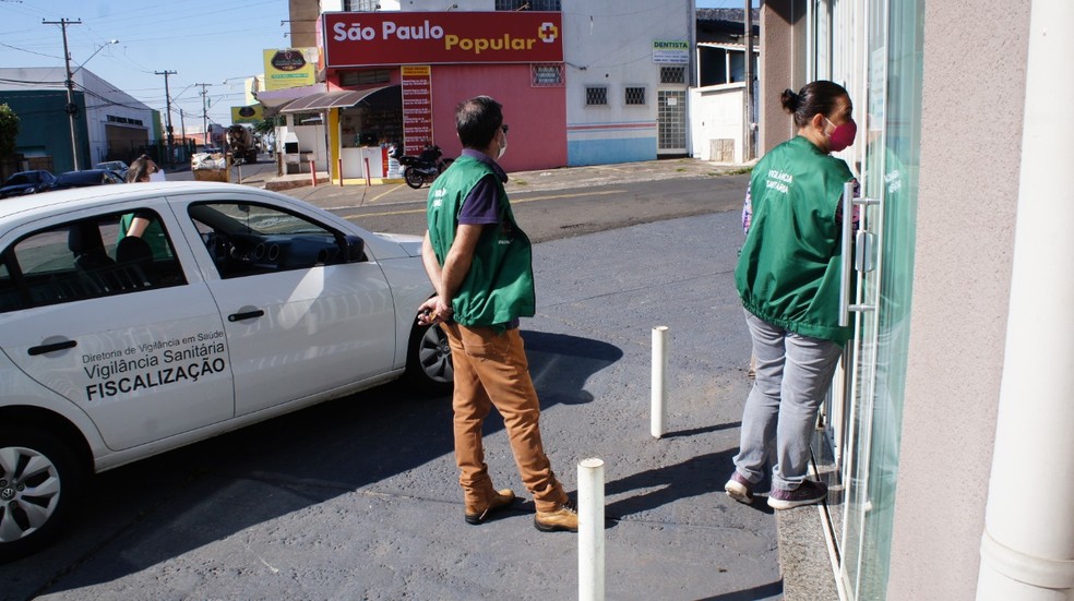 Agentes realizam fiscaliza&ccedil;&atilde;o quanto ao cumprimento da quarentena, em Nova Odessa &mdash; Foto: Divulga&ccedil;&atilde;o/ Prefeitura de Nova Odessa