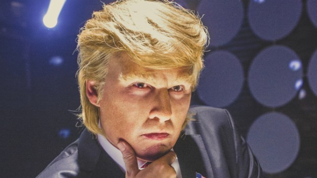 Johnny Depp vira Donald Trump em comédia fictícia sobre o magnata (Foto: Reprodução)