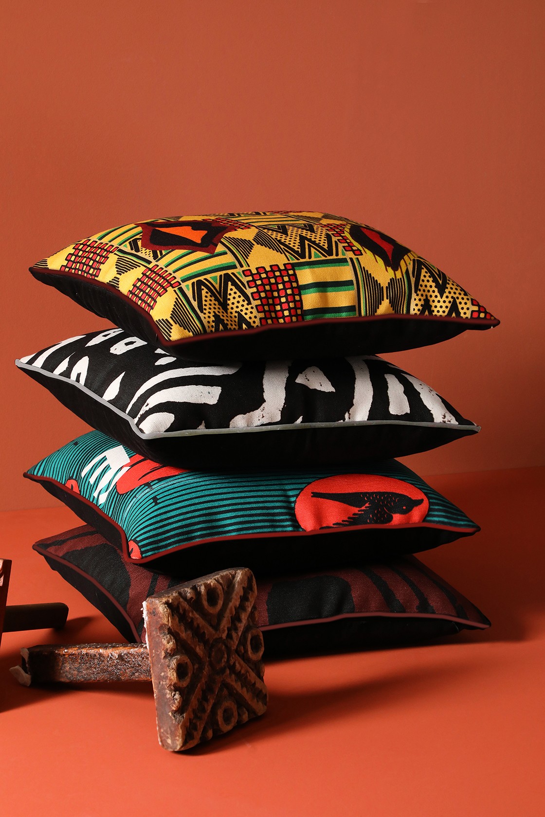 Westwing lança nova coleção de objetos com referências gráficas africanas em parceria com a Okan (Foto: Divulgação/Westwing)