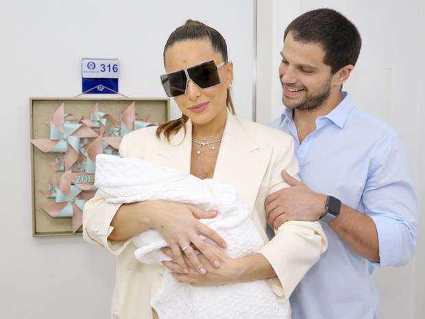 Sabrina Sato e Duda Nagle deixam maternidade (Foto: Manuela Scarpa/Brazil News)