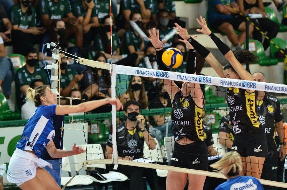 As duas equipes irão representar o continente sul-americano no Mundial, que será em dezembro na Turquia — Foto: CSV