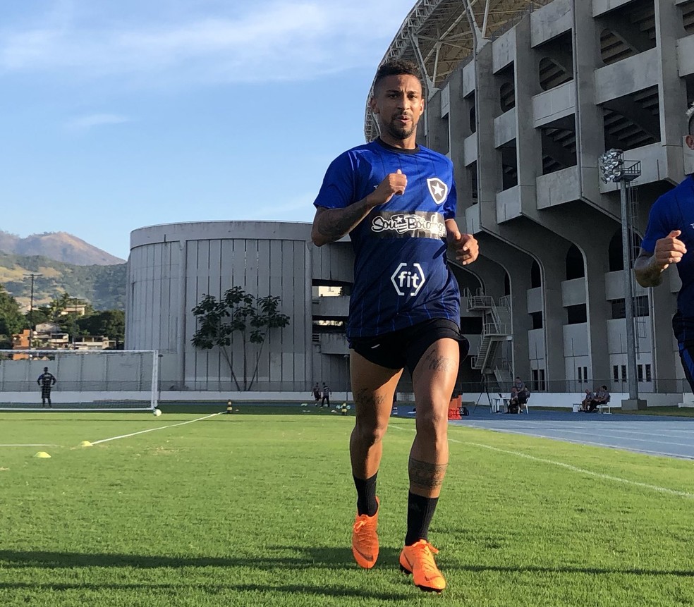 Biro Biro, único reforço do Botafogo durante a pausa para a Copa América — Foto: Divulgação/Botafogo