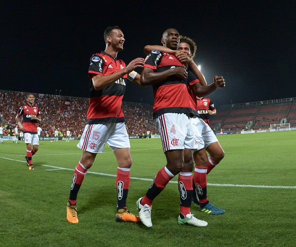 Juan versão 38: sob cuidados especiais, zagueiro mantém alto nível no Fla