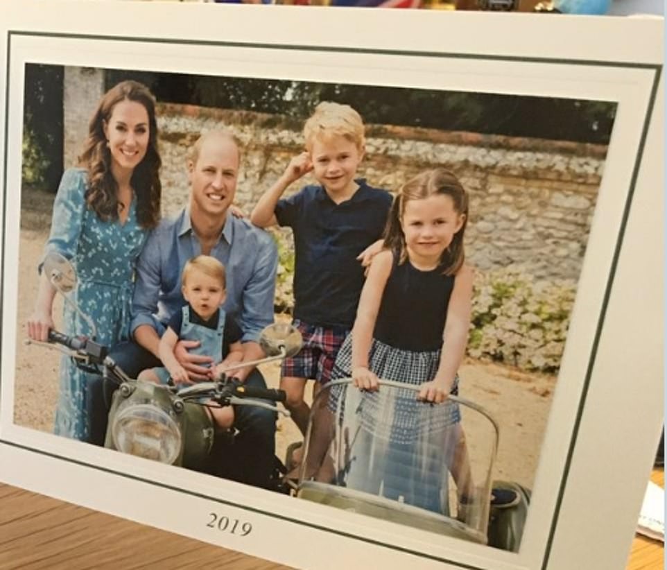 Cartão de Natal do Príncipe William e Kate Middleton vazou online (Foto: Twitter/ Reprodução)