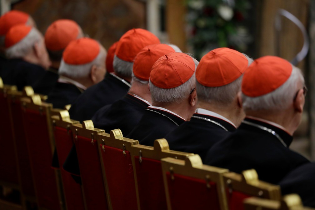 Cardeais assistem a discurso do Papa Francisco neste sábado (21) — Foto: Andrew Medichini/Pool via REUTERS