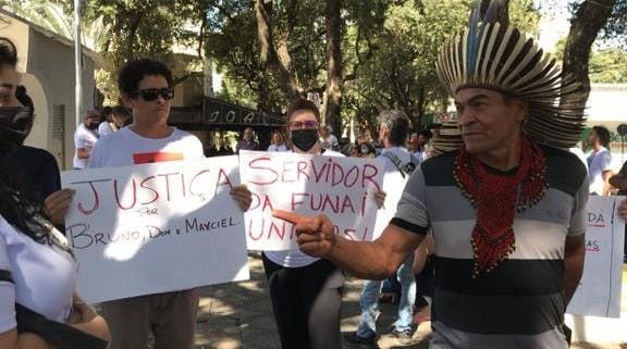 Funcionários da Funai e índios fazem protesto em Governador Valadares