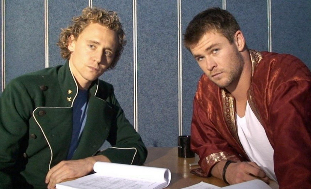 Tom Hiddleston  e Chris Hemsworth em 2-09 (Foto: Reprodução / Instagram )