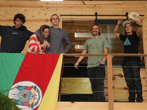 surfari guilherme becker andréia sabino eduardo linhares da silva lucas zuch paulo linhares RS (Foto: Bruno Moraes/G1) surfari guilherme becker andréia sabino eduardo linhares da silva lucas zuch paulo linhares RS (Foto: Bruno Moraes/G1)