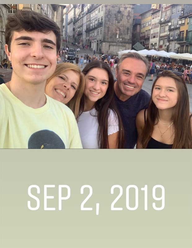 Gugu Liberato com a mulher, Rose DiMatteo, e os três filhos, João Augusto, Marina e Sofia (Foto: Reprodução/Instagram)
