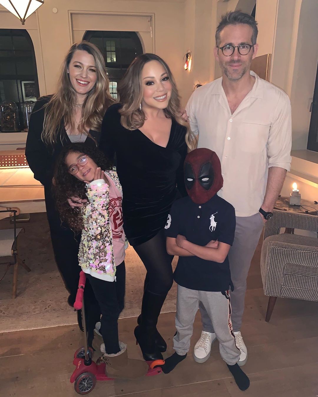 Mariah Carey com os filhos Monroe e Moroccan e o casal Blake Lively e Ryan Reynolds (Foto: Reprodução/Instagram)